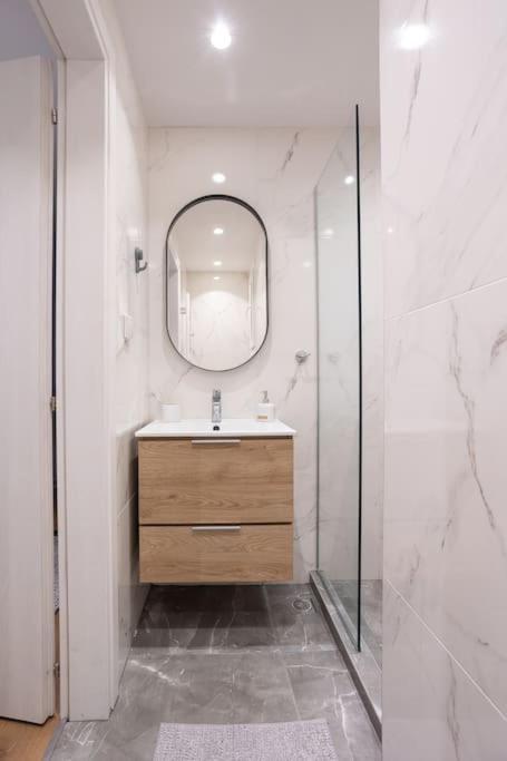 Red Velvet Apt Near City Centre Салоники Экстерьер фото
