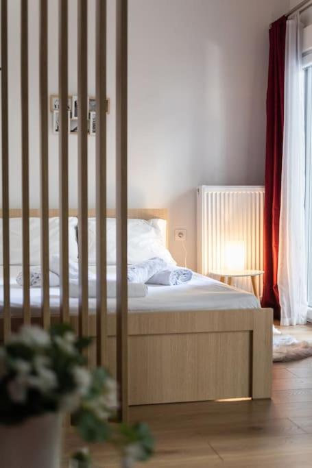 Red Velvet Apt Near City Centre Салоники Экстерьер фото