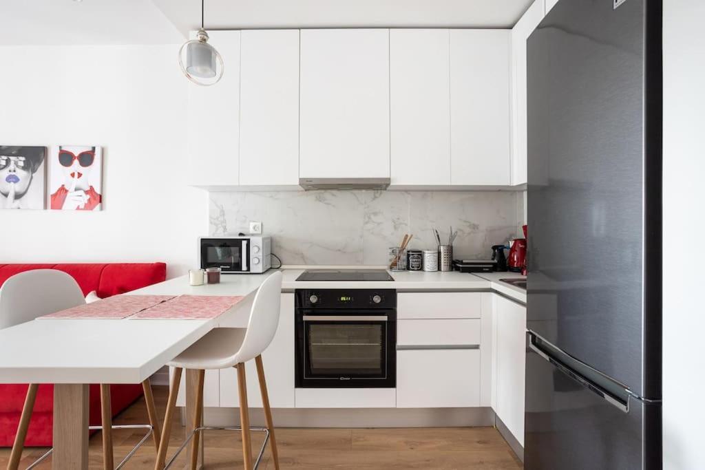 Red Velvet Apt Near City Centre Салоники Экстерьер фото