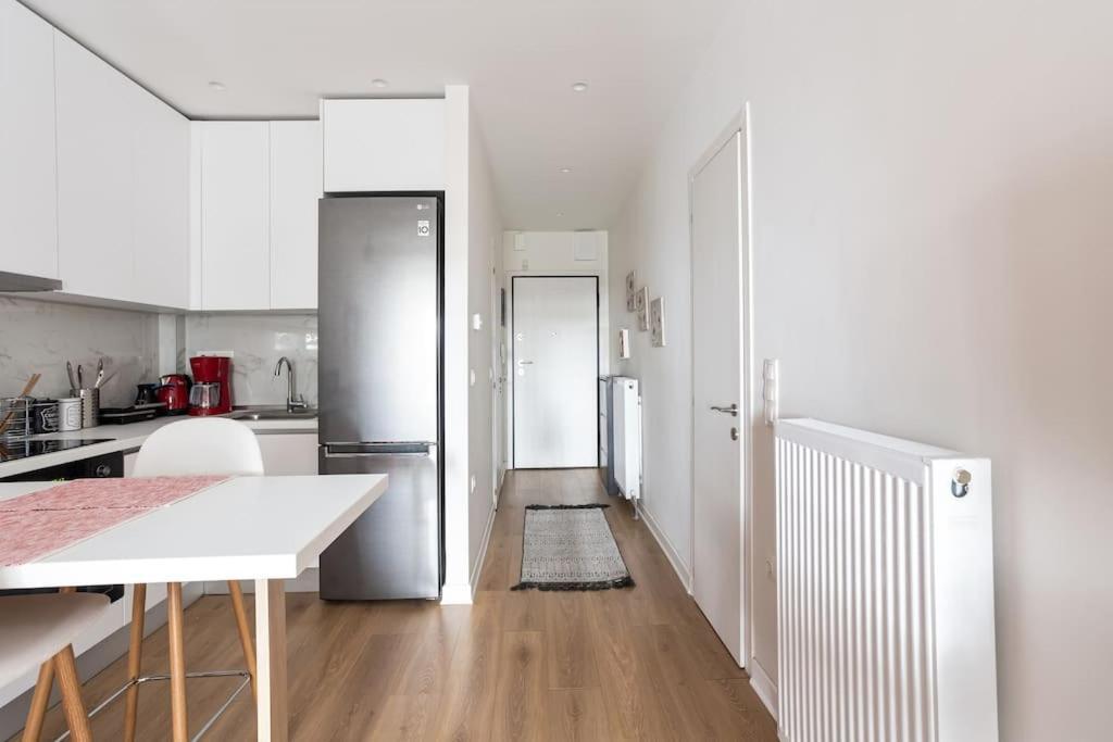 Red Velvet Apt Near City Centre Салоники Экстерьер фото